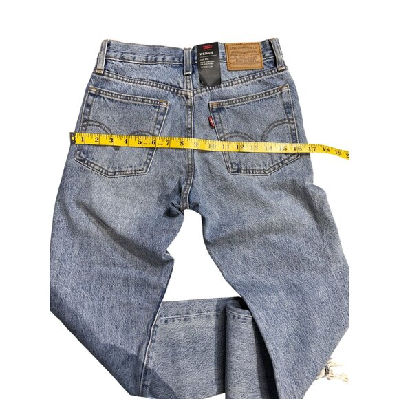 Levis Premium Wedgie Fit High-Rise Tapered Leg Jeans For Women Size 24 Light Was - Picture 12 of 13